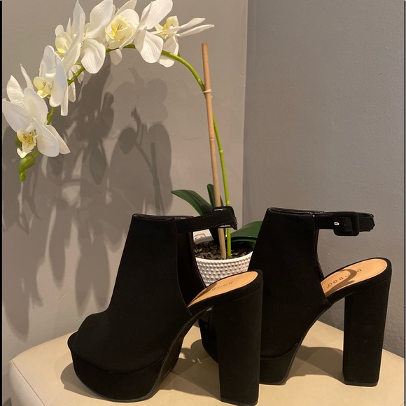 Black Heel Sandal - Picture 1 of 9